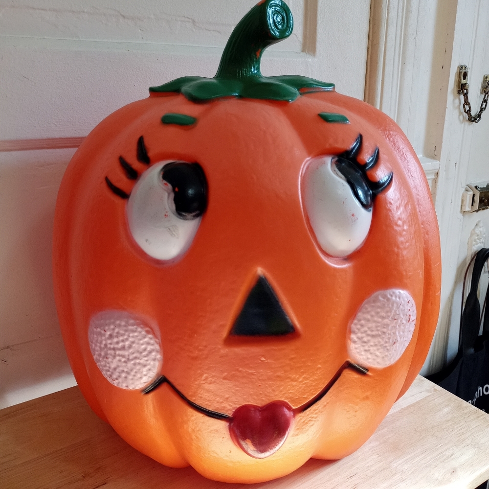 *SOLD* Vintage Sweetcheeks Halloween Pumpkin Blow Mold TPI 1997